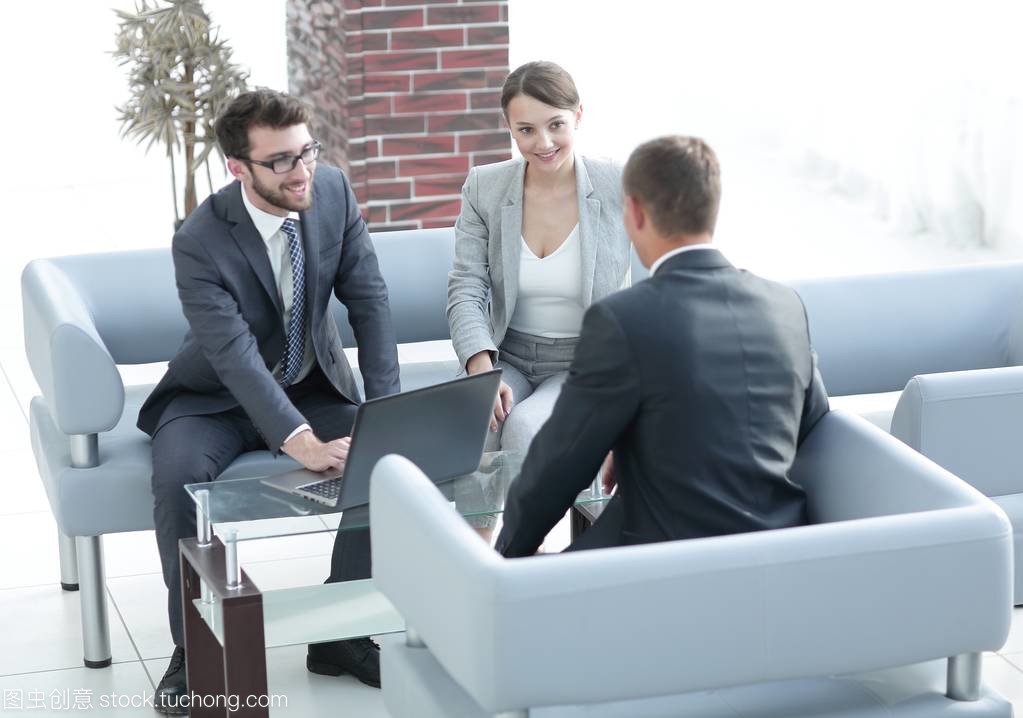 律师在销售网络设备中的咨询与客户服务策略